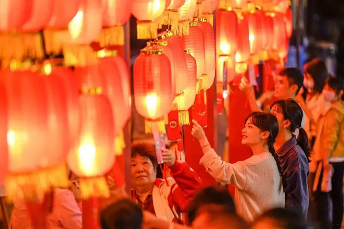 中國(guó)人為何喜歡掛燈籠？掛燈籠有何象征意義？